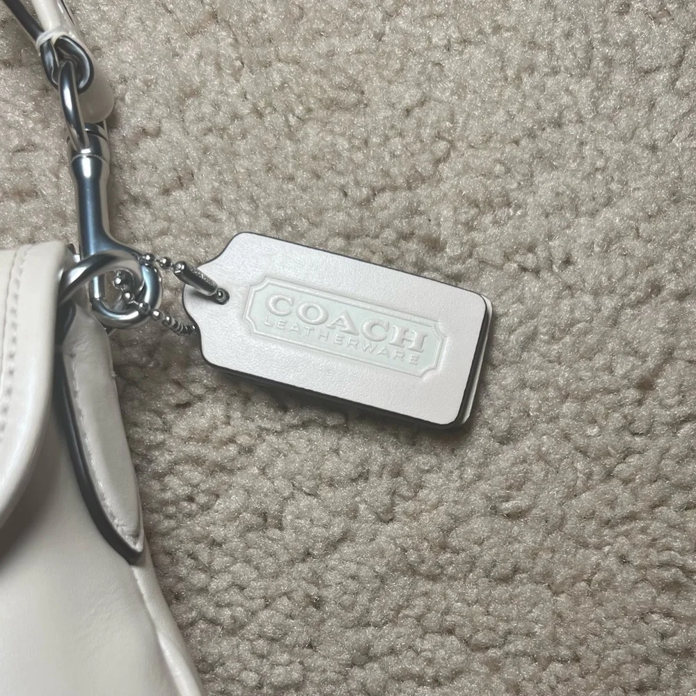 (Soho Flap AUTHENTIC) Coach White Leather Saddle Shoulder Bag - Picture 4 of 13